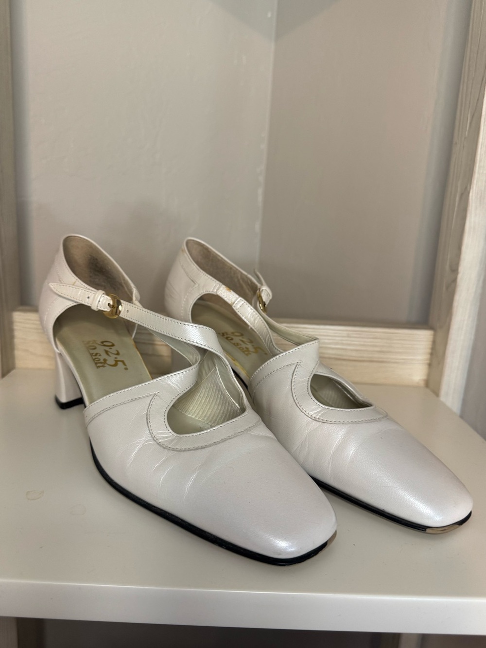 Women's White Mary Jane Block Heel Dress Shoes